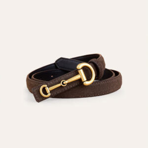 A thin belt with a bridle-style buckle and a suede effect.